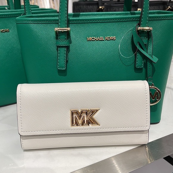 Michael Kors Mimi Large Saffiano Leather Bi-Fold Continental Wallet
Optic White - Picture 4 of 16